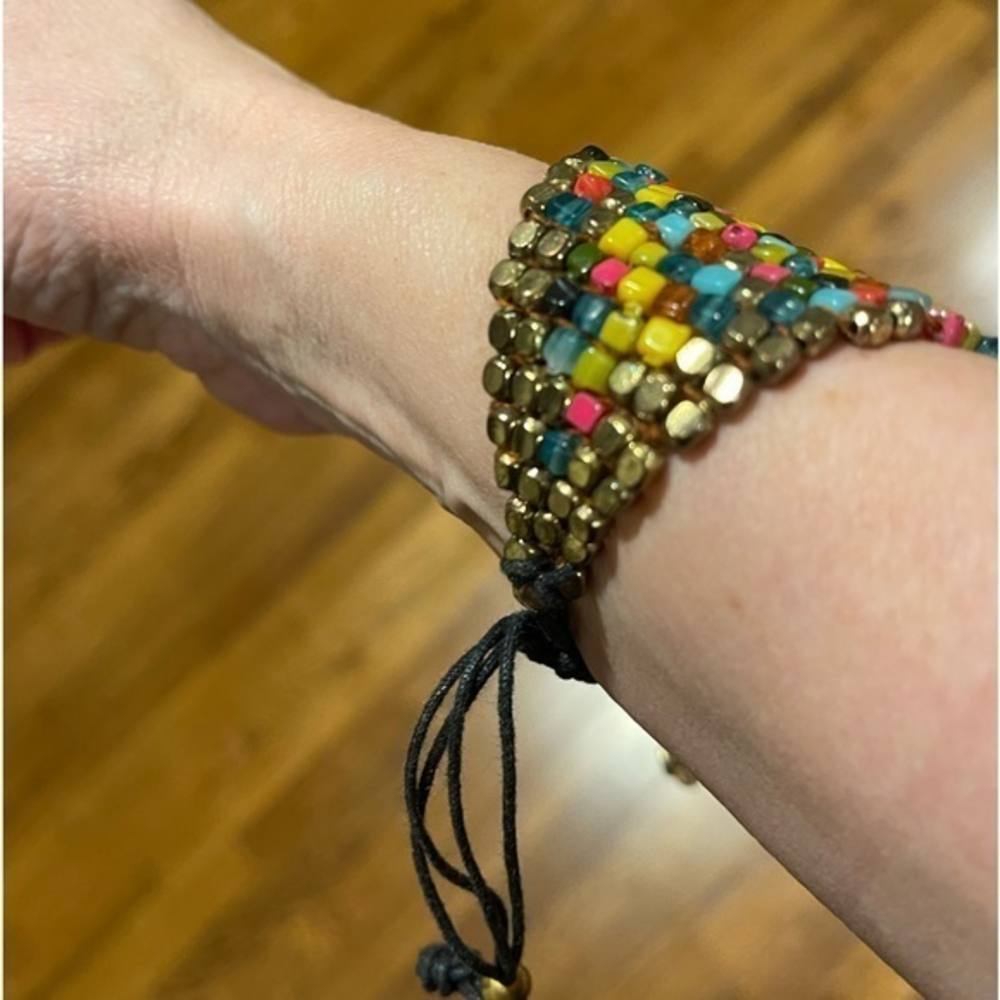 Kenneth Cole multicolored with‎ gold beaded pull bracelet